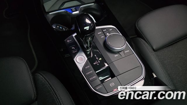 BMW 1-Series 2023 — photo 12