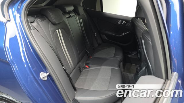 BMW 1-Series 2023 — photo 17