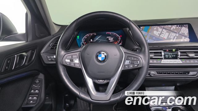BMW 1-Series 2023 — photo 18