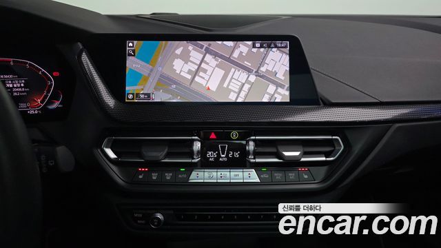 BMW 1-Series 2023 — photo 19