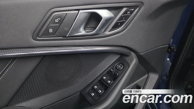 BMW 1-Series 2023 — photo 22