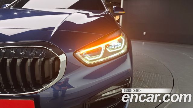 BMW 1-Series 2023 — photo 8