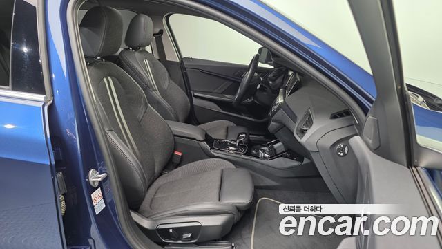 BMW 1-Series 2023 — photo 16