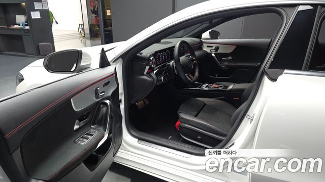 Mercedes-Benz CLA-Class 2025 — photo 13