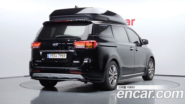 Kia Canival 2017 — photo 2