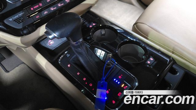 Kia Canival 2017 — photo 9