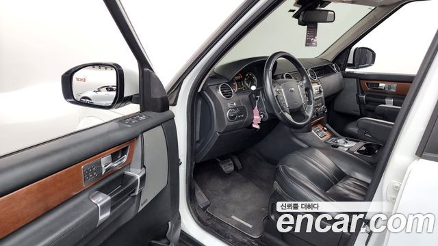 Land Rover Discovery 2016 — photo 10