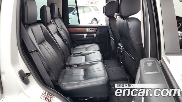 Land Rover Discovery 2016 — photo 11