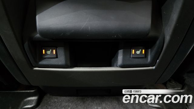 Land Rover Discovery 2016 — photo 12