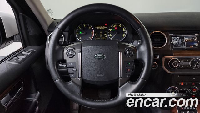Land Rover Discovery 2016 — photo 15