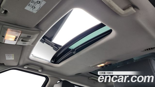 Land Rover Discovery 2016 — photo 18