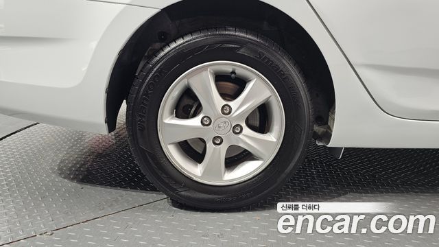Hyundai Accent 2012 — photo 5