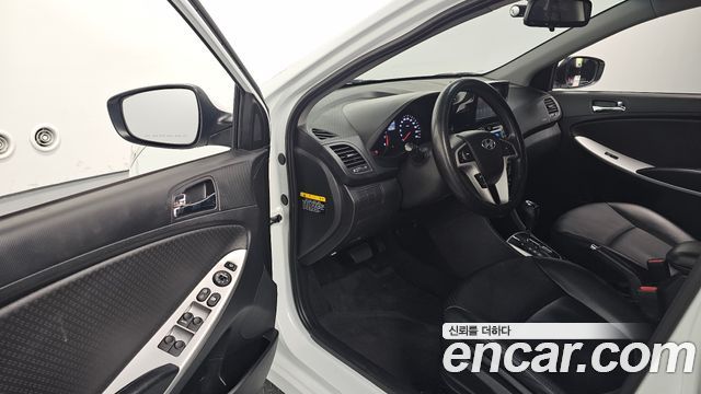 Hyundai Accent 2012 — photo 13