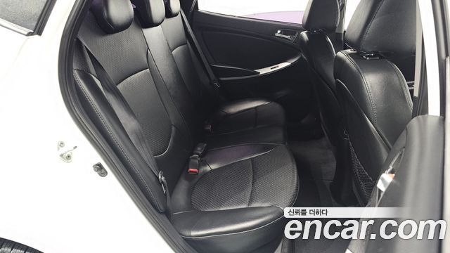 Hyundai Accent 2012 — photo 17
