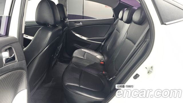 Hyundai Accent 2012 — photo 18