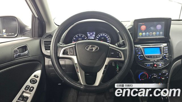 Hyundai Accent 2012 — photo 19