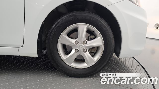 Hyundai Accent 2012 — photo 7