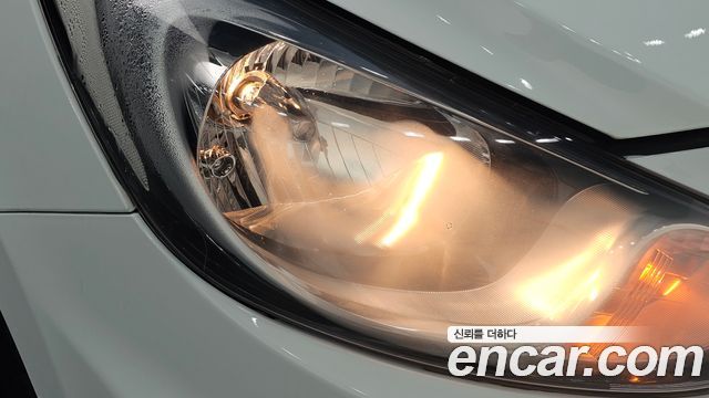 Hyundai Accent 2012 — photo 8