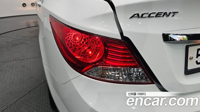 Hyundai Accent 2012 — photo 9