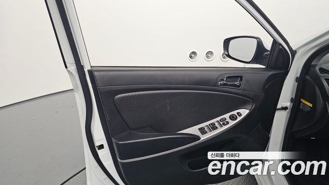 Hyundai Accent 2012 — photo 14