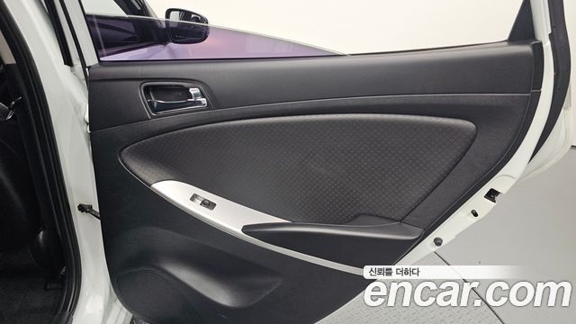 Hyundai Accent 2012 — photo 23