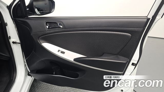 Hyundai Accent 2012 — photo 25