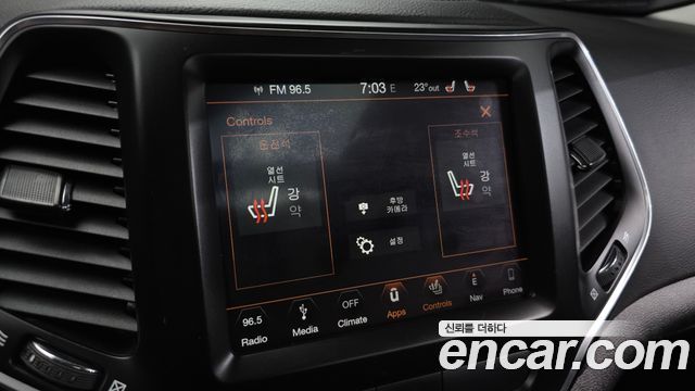Jeep Cherokee 2019 — photo 17