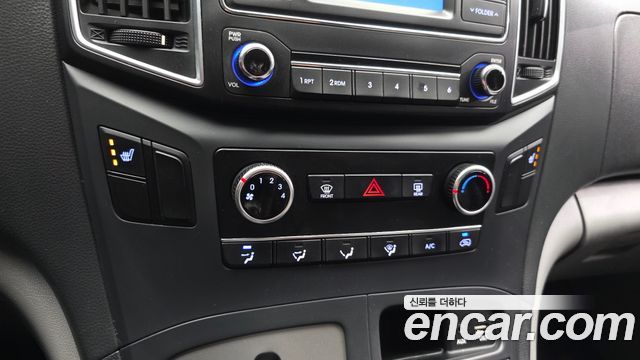 Hyundai Starex 2018 — photo 17