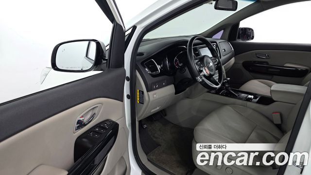 Kia Canival 2018 — photo 13