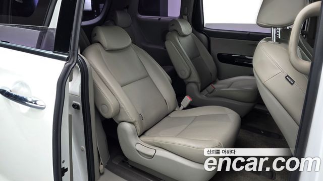 Kia Canival 2018 — photo 17