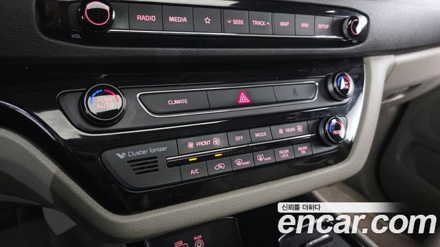 Kia Canival 2018 — photo 22