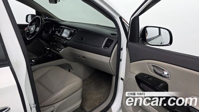 Kia Canival 2018 — photo 16