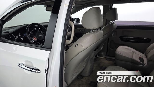 Kia Canival 2018 — photo 35