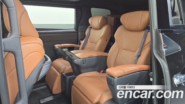 Toyota Alphard 2024 — photo 26