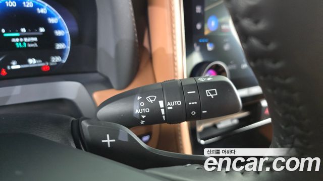 Toyota Alphard 2024 — photo 30