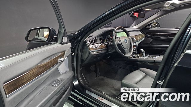 BMW 7-Series 2013 — photo 10