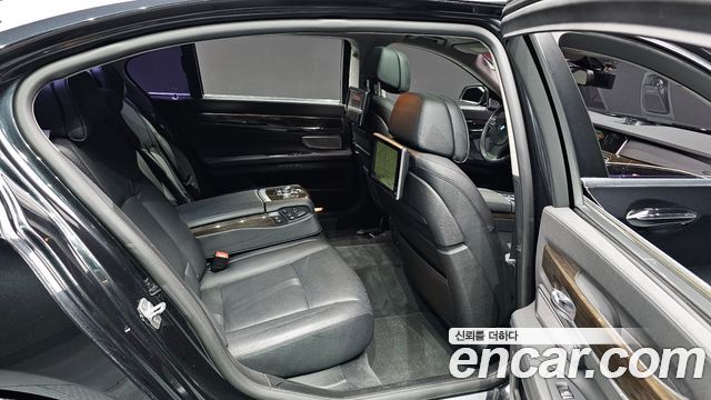 BMW 7-Series 2013 — photo 11