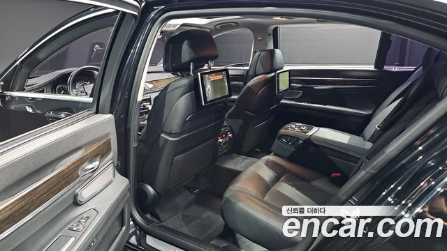 BMW 7-Series 2013 — photo 12