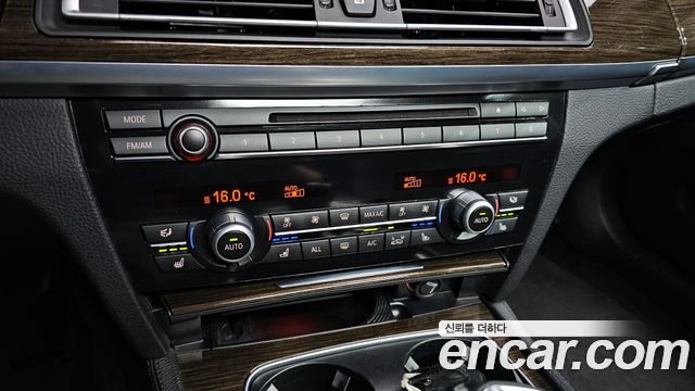 BMW 7-Series 2013 — photo 16