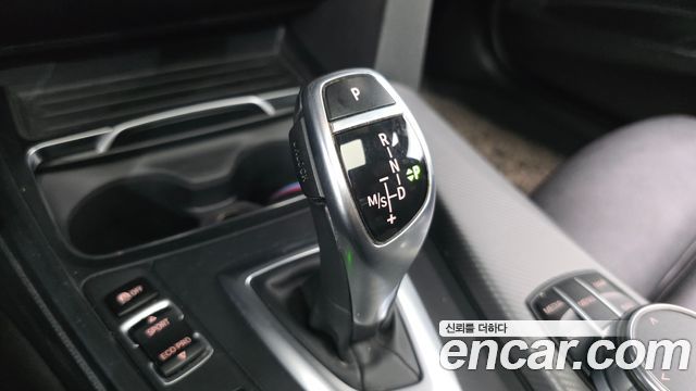 BMW 3-Series 2018 — photo 9