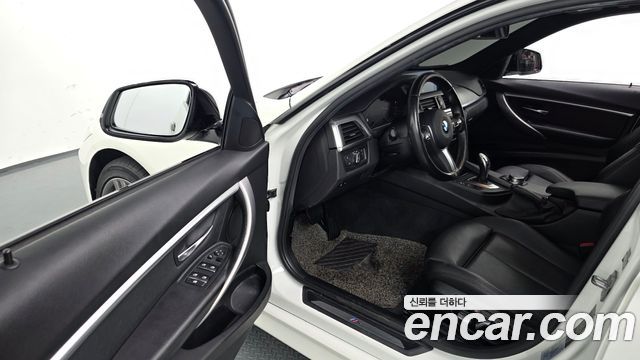 BMW 3-Series 2018 — photo 10