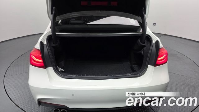 BMW 3-Series 2018 — photo 20