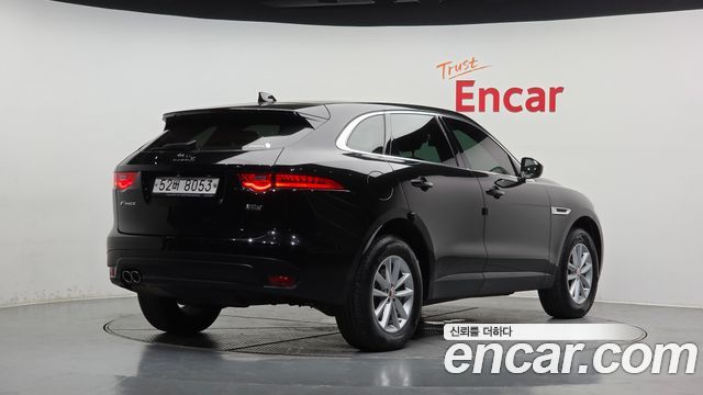 Jaguar F-PACE 2018 — photo 2