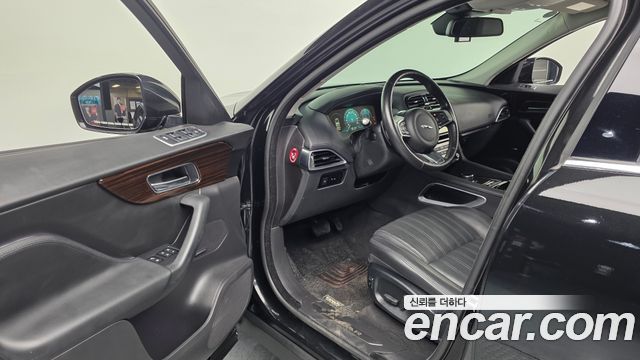 Jaguar F-PACE 2018 — photo 13
