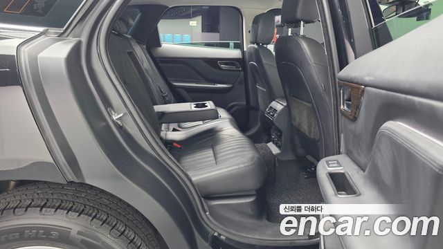 Jaguar F-PACE 2018 — photo 18