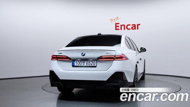 BMW 5-Series 2026 — photo 4