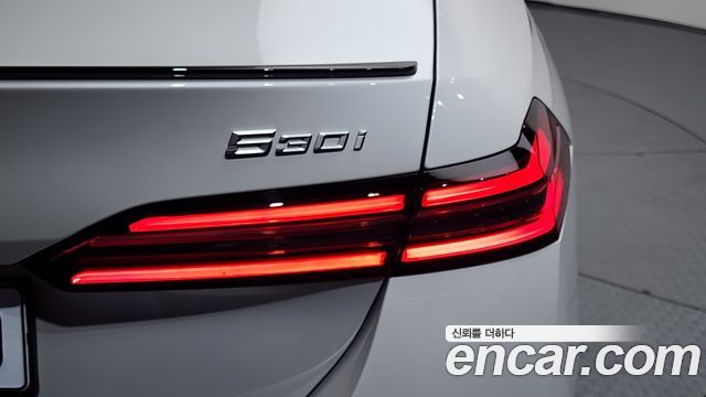 BMW 5-Series 2026 — photo 9