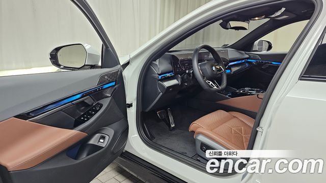 BMW 5-Series 2026 — photo 13