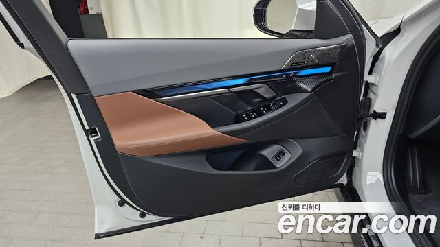 BMW 5-Series 2026 — photo 14