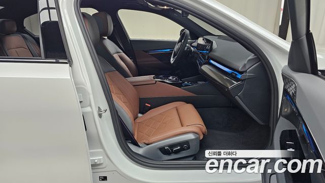BMW 5-Series 2026 — photo 16